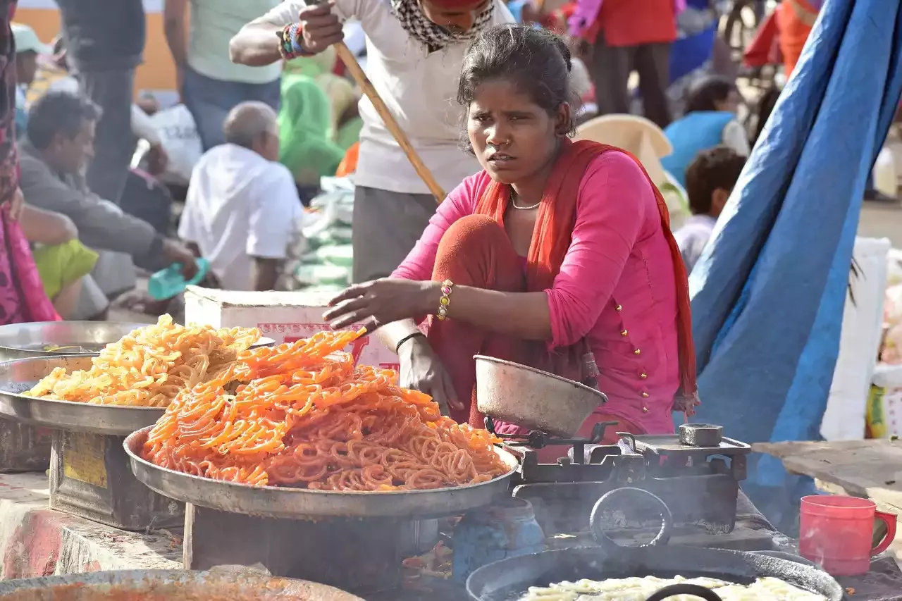 10 Popular Indian Street Foods You Must Try